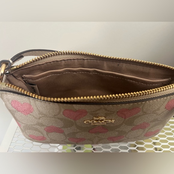 SOLD!!! Coach Nolita 19 In Heart Print Valentines - Picture 7 of 8